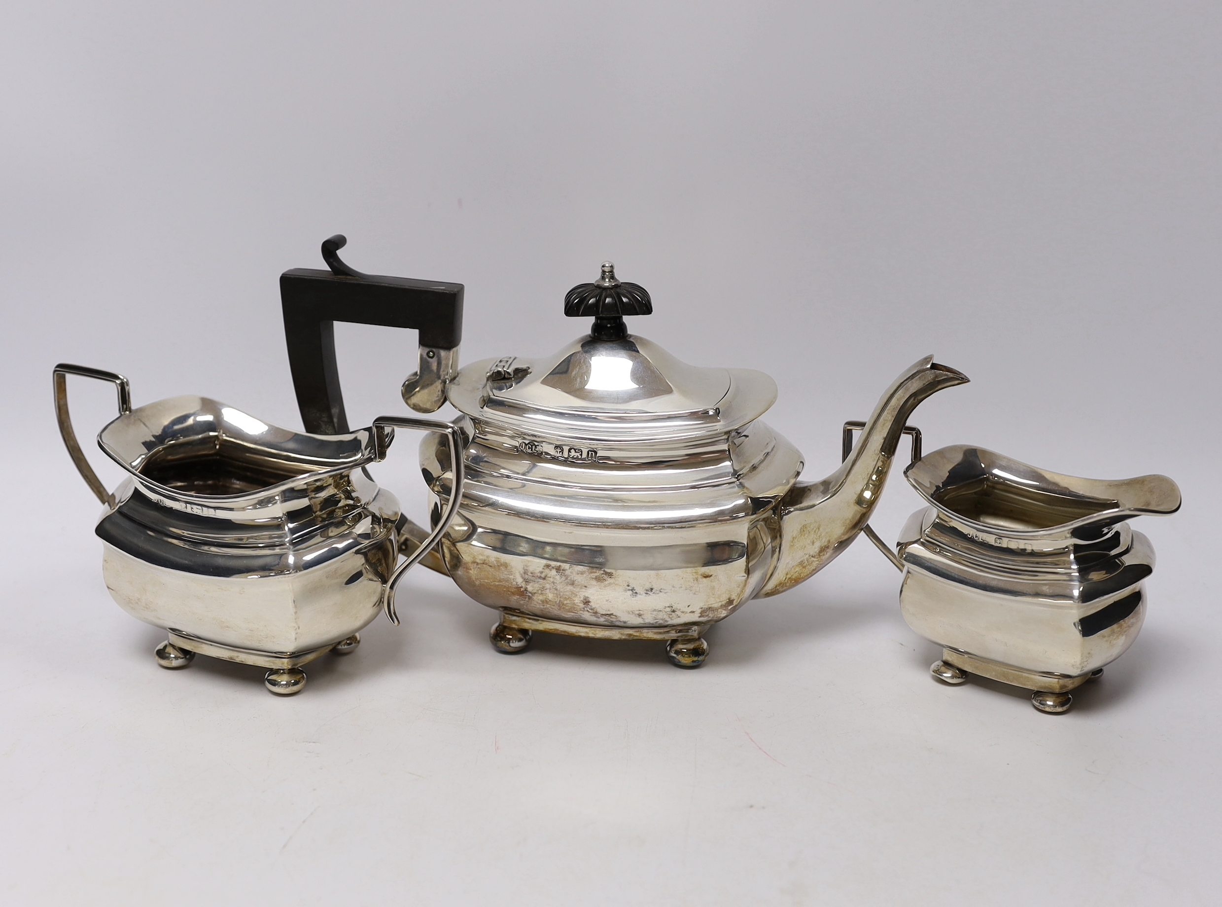 A George V silver three piece tea set, Joseph Gloster Ltd, Birmingham, 1912